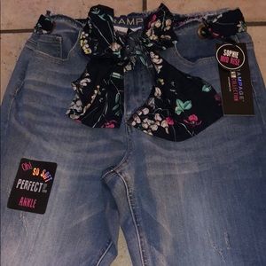 Brand New Rampage Oh so soft Ankle Jeans - Size 13